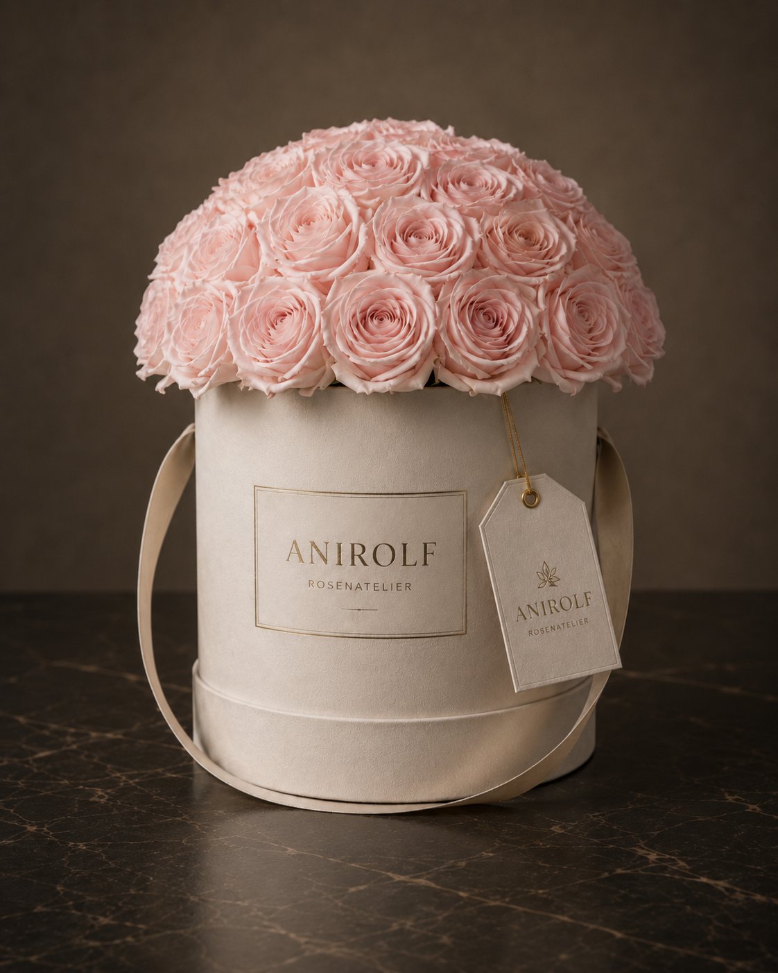 Soft Blush – cremefarbene ANIROLF Box mit zartrosa Rosen