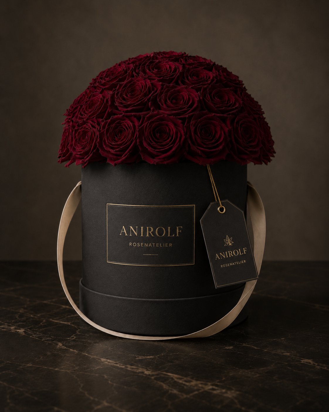 Burgundy Édition – schwarze ANIROLF Box mit burgunderfarbenen Rosen und goldener Prägung